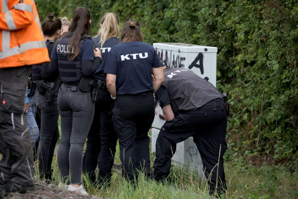 Weiterer Brandanschlag auf Bahnstrecke in Düsseldorf. - Foto: Christoph Reichwein/dpa