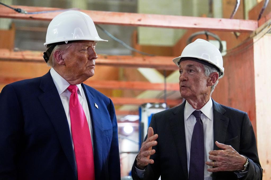 US-Präsident Trump betrachtet Notenbank-Chef Powell schon länger als Ärgernis. (Archivbild) - Foto: Julia Demaree Nikhinson/AP/dpa
