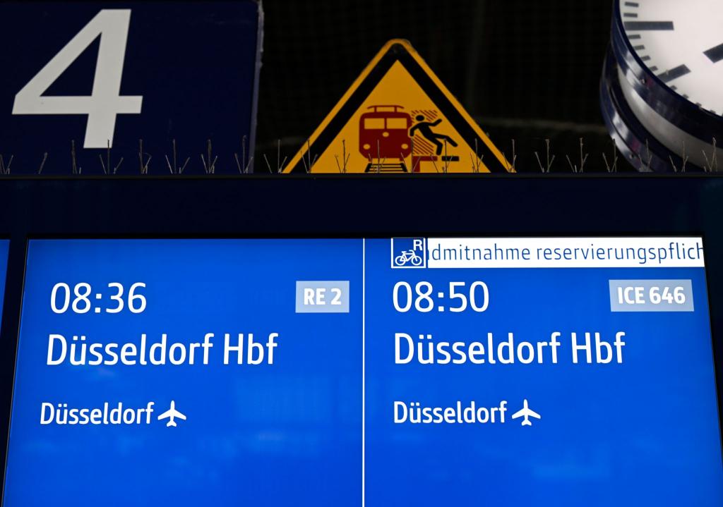 Die Deutsche Bahn hat die Strecke Duisburg-Düsseldorf in den Morgenstunden wieder freigegeben. - Foto: Roberto Pfeil/dpa