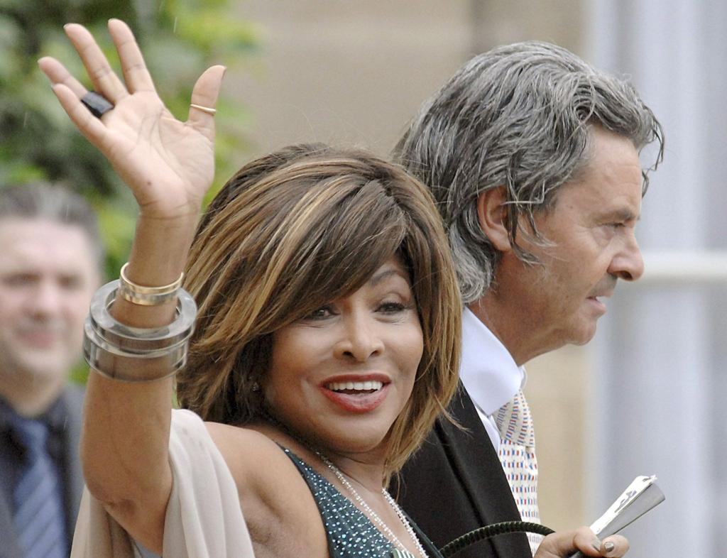 Bach ist in der fast 40-jährigen Beziehung mit Tina Turner immer im Hintergrund geblieben (Archivbild) - Foto: Yoan Valat/EPA/dpa