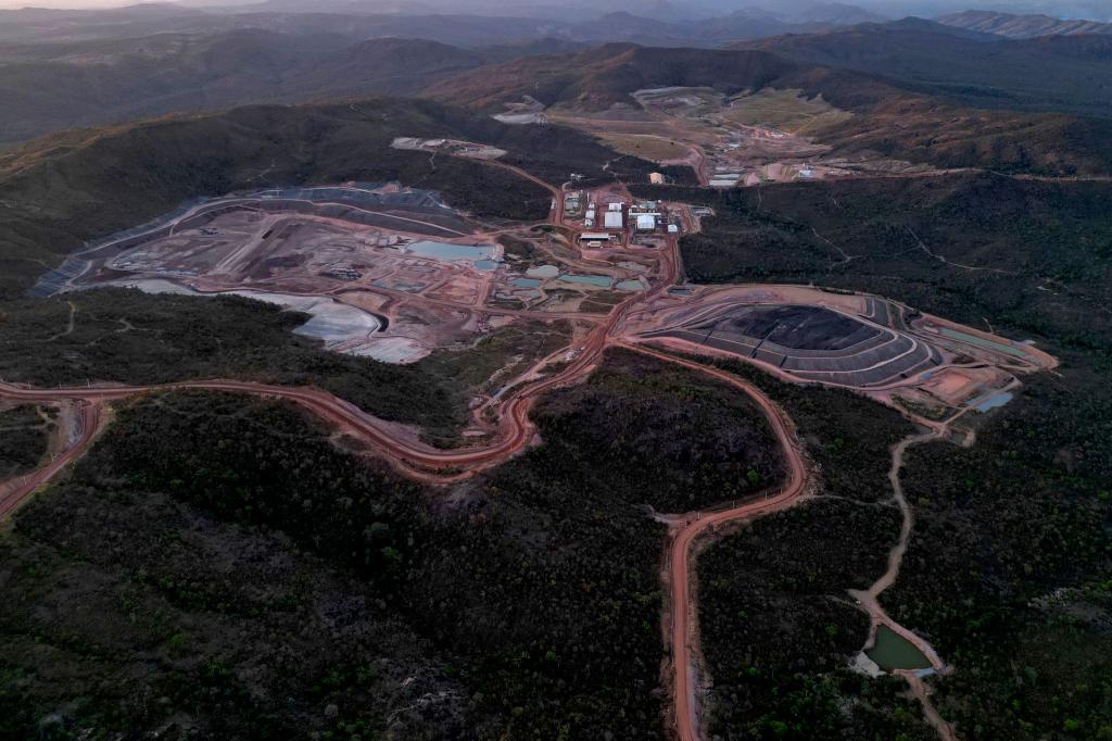 In dieser Mine in Brasilien werden seltene Erden gefördert. Weltweit liegt ein Großteil der Produktion allerdings in chinesischer Hand. (Archiv) - Foto: Eraldo Peres/AP/dpa