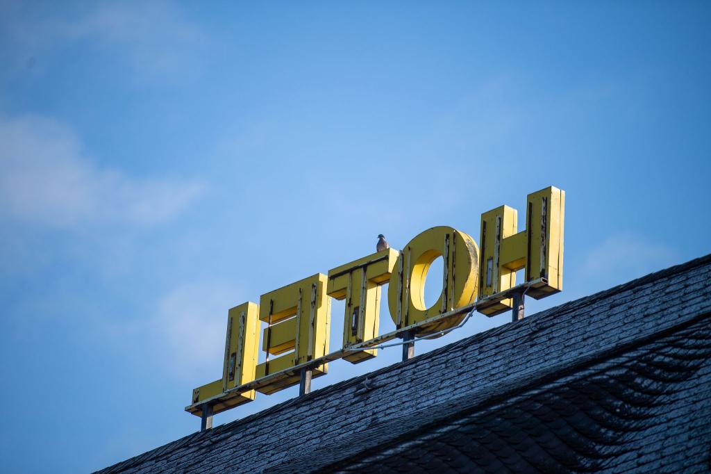 Die Zusammenarbeit mit Booking.com ist für viele Hotels alternativlos. (Symbolbild) - Foto: Lino Mirgeler/dpa