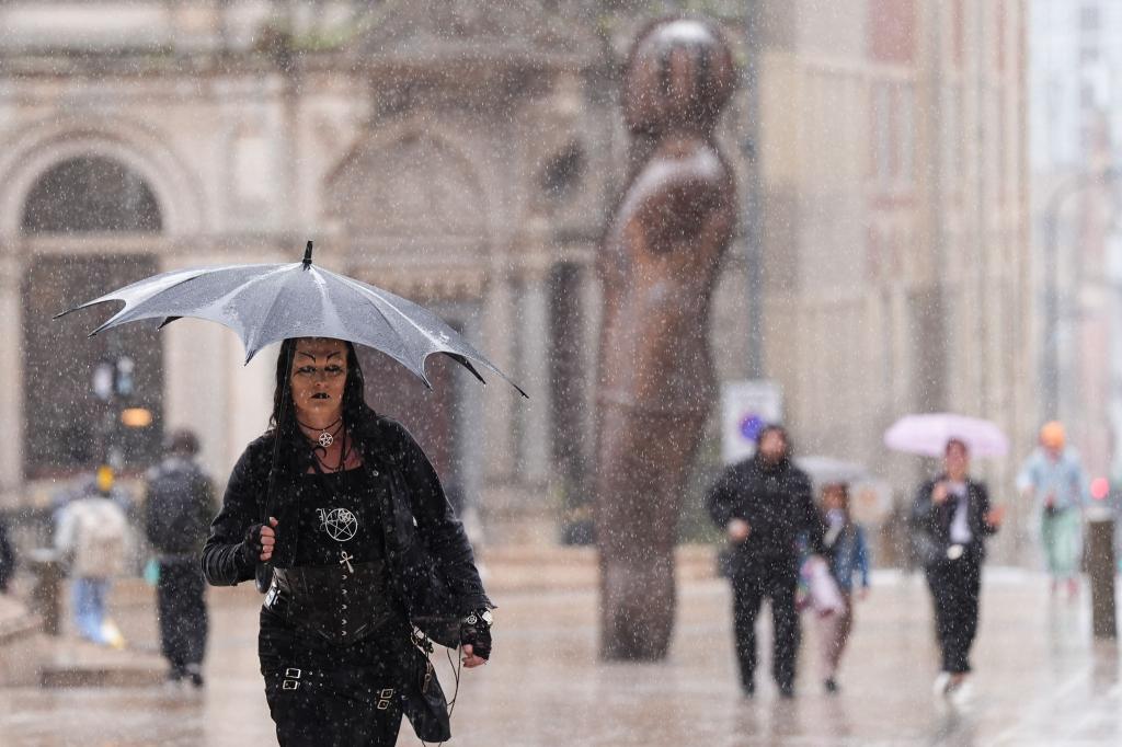 Sturm Floris sorgt für Unwetter in Großbritannien und Irland. - Foto: Jacob King/PA Wire/dpa