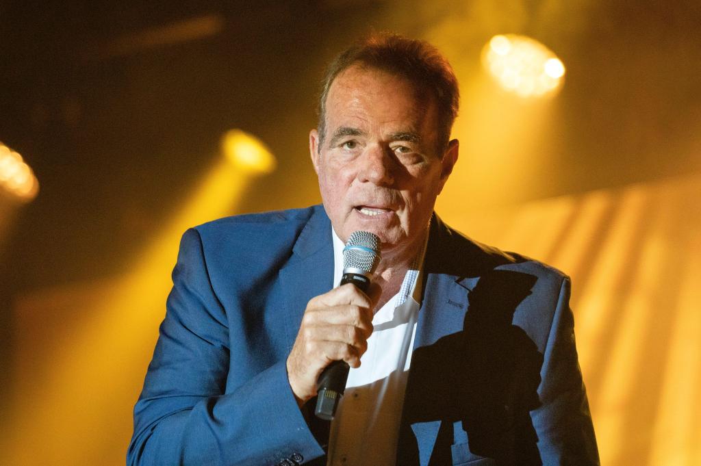 Sänger Hein Simons, vielen besser bekannt als «Heintje», bangt um sein Gehör. - Foto: Matthias Wehnert/dpa