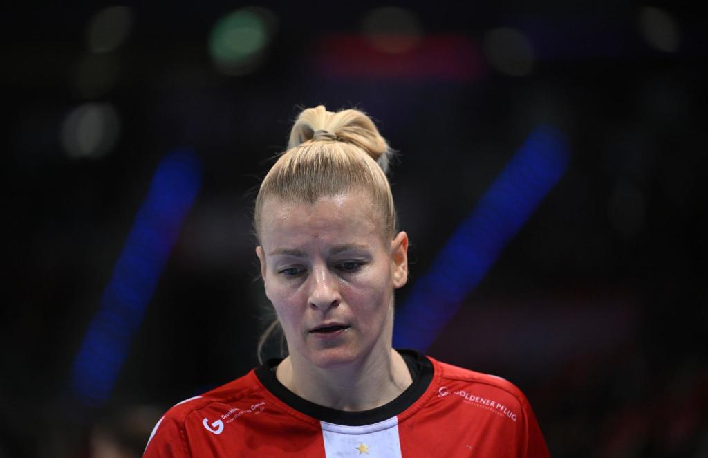 Nationalspielerin Antje Döll und die HB Ludwigsburg sind in finanzielle Schwierigkeiten geraten. - Foto: Marijan Murat/dpa
