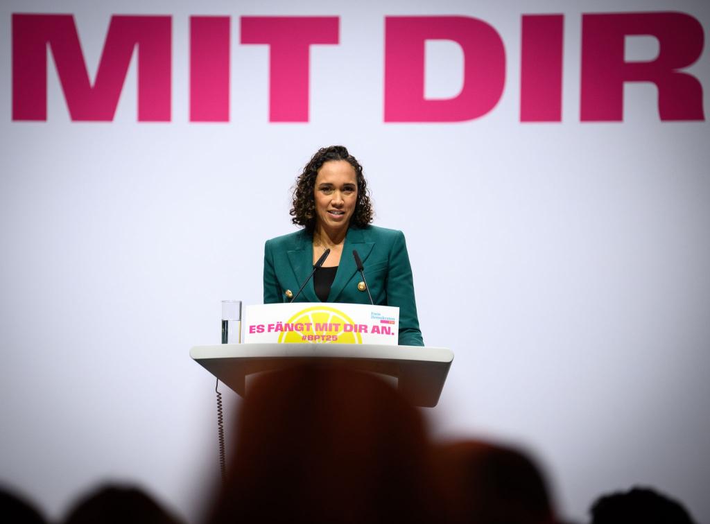 FDP-Generalsekretärin Nicole Büttner will beim Erarbeiten eines neuen Grundsatzprogrammes für die Liberalen auch KI nutzen. (Archivbild) - Foto: Bernd von Jutrczenka/dpa