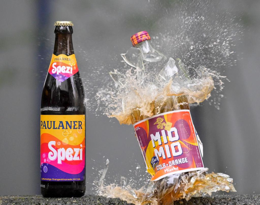 Das Design der Mio Mio Mische ist in den Augen des Landgerichts München I dem der Spezi-Flasche von Paulaner zu ähnlich. (Symbolbild) - Foto: Peter Kneffel/dpa