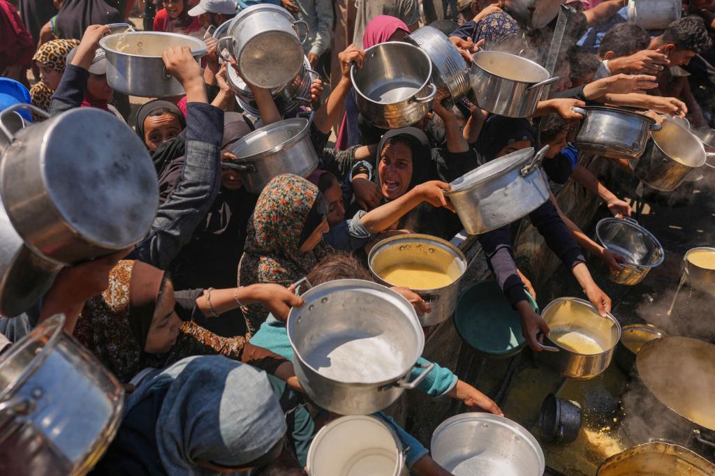 Weitere Prominente für Stopp von Waffenlieferungen an Israel. - Foto: Jehad Alshrafi/AP/dpa