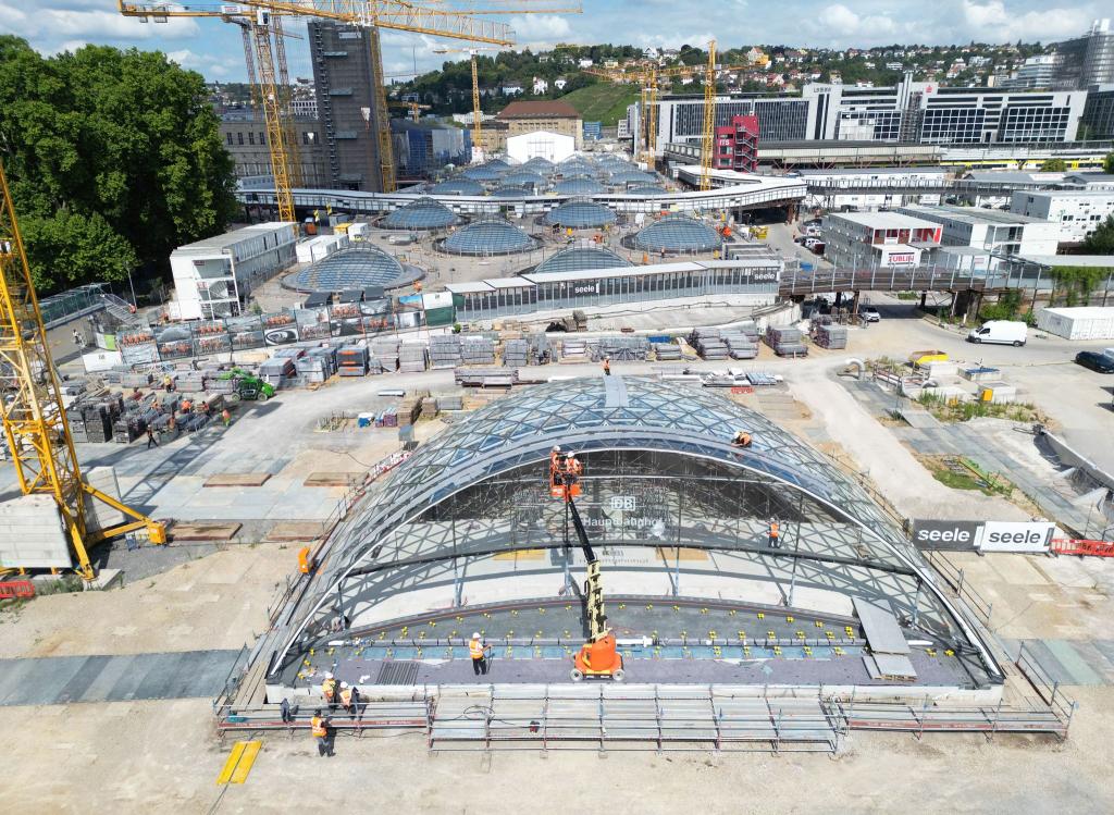 Deutlich teurer als zu Beginn geplant: Das Bahnprojekt Stuttgart 21. (Archivbild) - Foto: Bernd Weißbrod/dpa