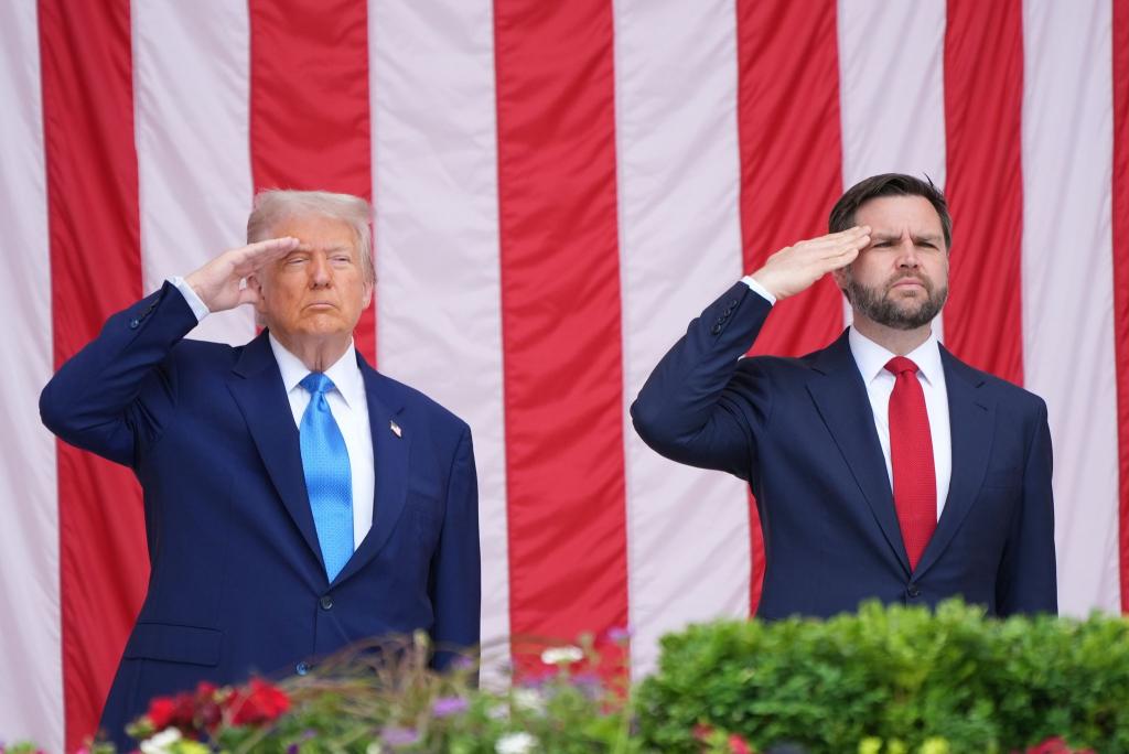 US-Präsident Donald Trump bezeichnet eine Kandidatur seines Vize JD Vance bei der kommenden Präsidentschaftswahl als «höchstwahrscheinlich». (Archivbild) - Foto: Jacquelyn Martin/AP/dpa