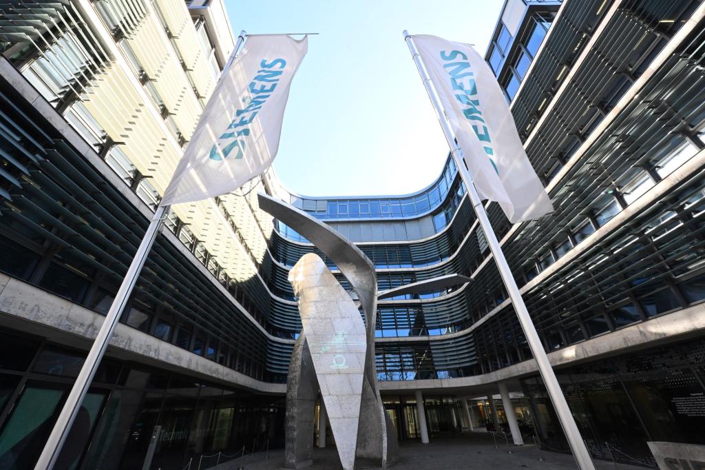 Siemens zeigt sich relativ unbeeindruckt von den weltweiten Verwerfungen. (Archivbild) - Foto: Felix Hörhager/dpa