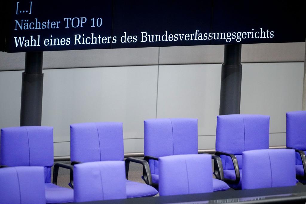 Noch ungelöst: Die Wahl der nächsten Verfassungsrichter im Bundestag. (Archivbild) - Foto: Kay Nietfeld/dpa