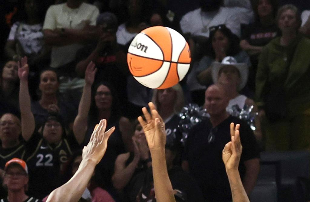 Spiele der WNBA wurden zuletzt mehrfach gestört - durch aufs Spielfeld geworfenes Sexspielzeug. - Foto: Steve Marcus/Las Vegas Sun/AP/dpa