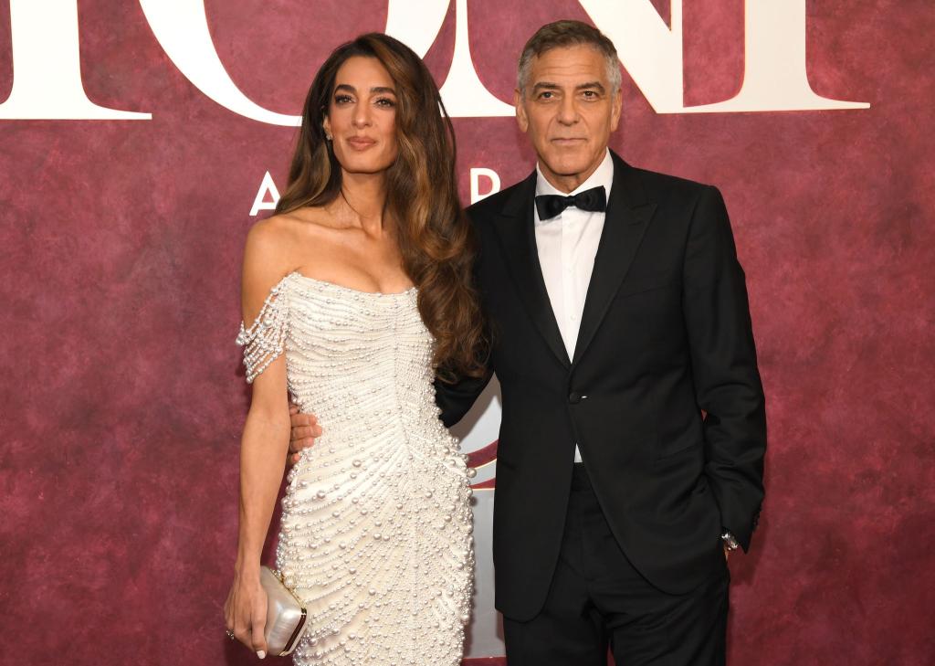 Amal und George Clooney öffnen ihre Luxusvilla am Comer See für einige Großspender. (Archivbild) - Foto: Evan Agostini/Invision/dpa