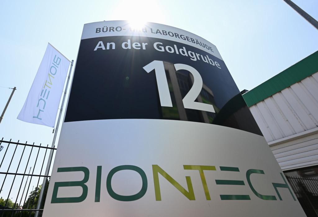 Biontech hat den Streit mit Übernahmekandidat Curevac um Patentrechte im Zusammenhang mit Covid-19-Impfstoff ad acta gelegt. (Archivfoto) - Foto: Arne Dedert/dpa