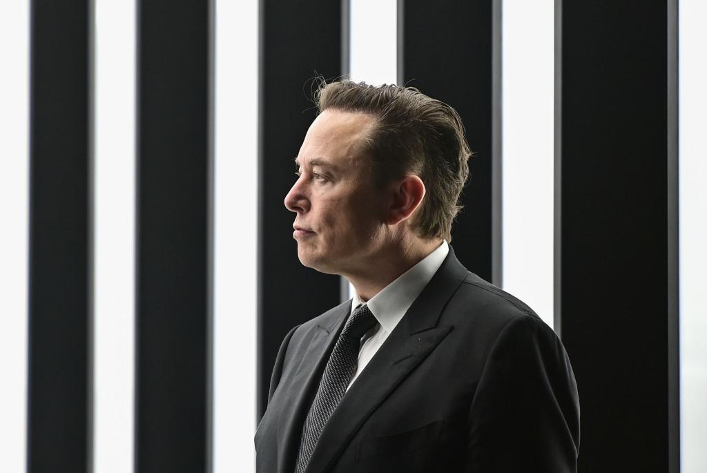 Elon Musks Unternehmen Tesla wird dieses Jahr nicht an der IAA teilnehmen. (Archivbild) - Foto: Patrick Pleul/dpa