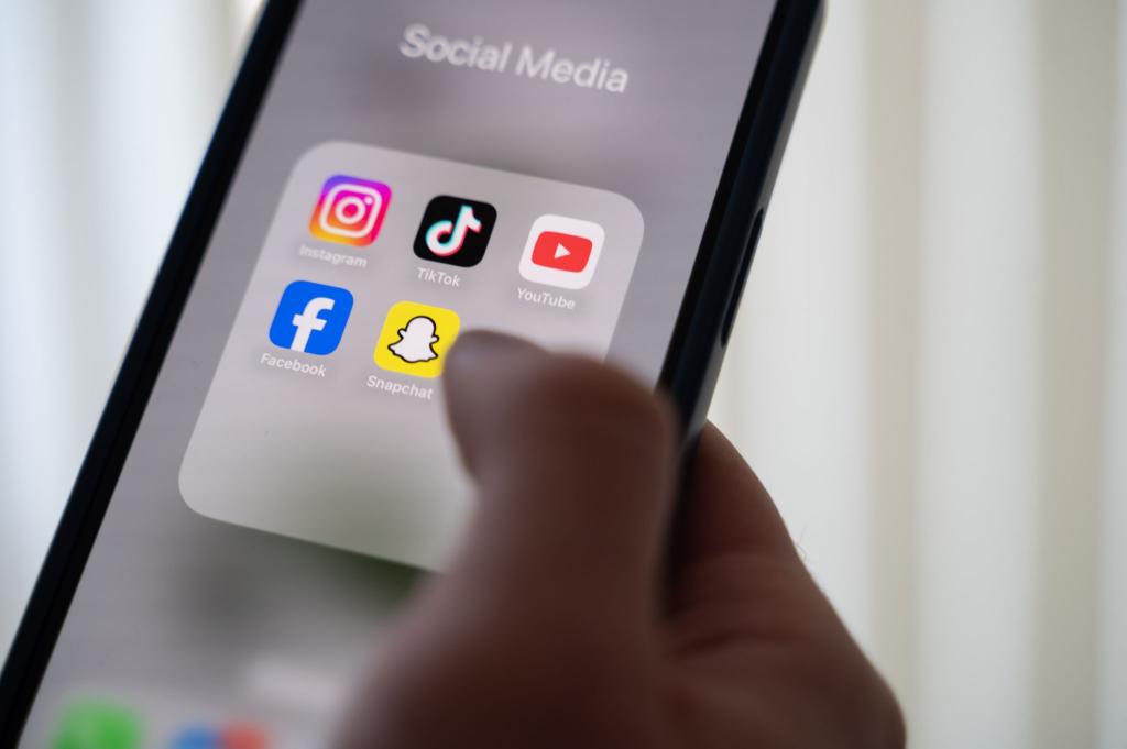 Der Bundestag will künftig auch auf Tiktok aktiv werden. (Symbolbild) - Foto: Alicia Windzio/dpa