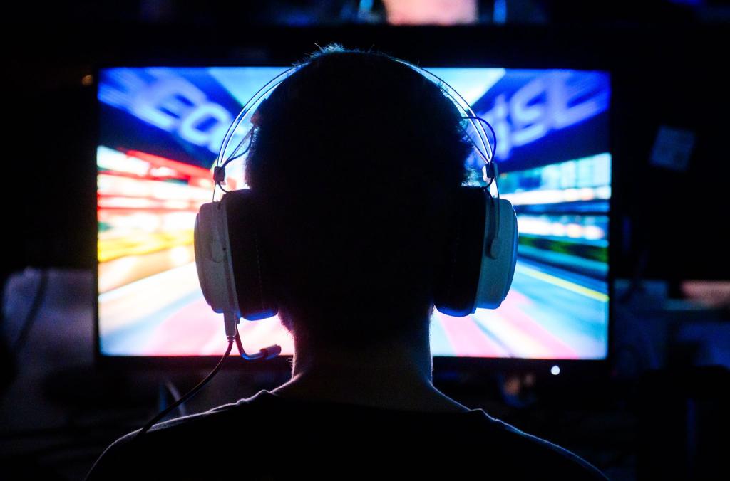 52 Prozent der Menschen in Deutschland spielen zumindest hin und wieder Video- oder Computerspiele. (Symbolbild) - Foto: Julian Stratenschulte/dpa
