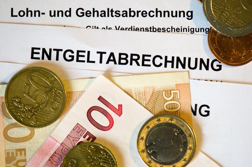 Selbst wer nur Mindestlohn verdient, hat einer Studie zufolge bei einem Vollzeitjob mehr Geld als im Bürgergeld. (Symbolbild) - Foto: Arno Burgi/dpa-Zentralbild/dpa