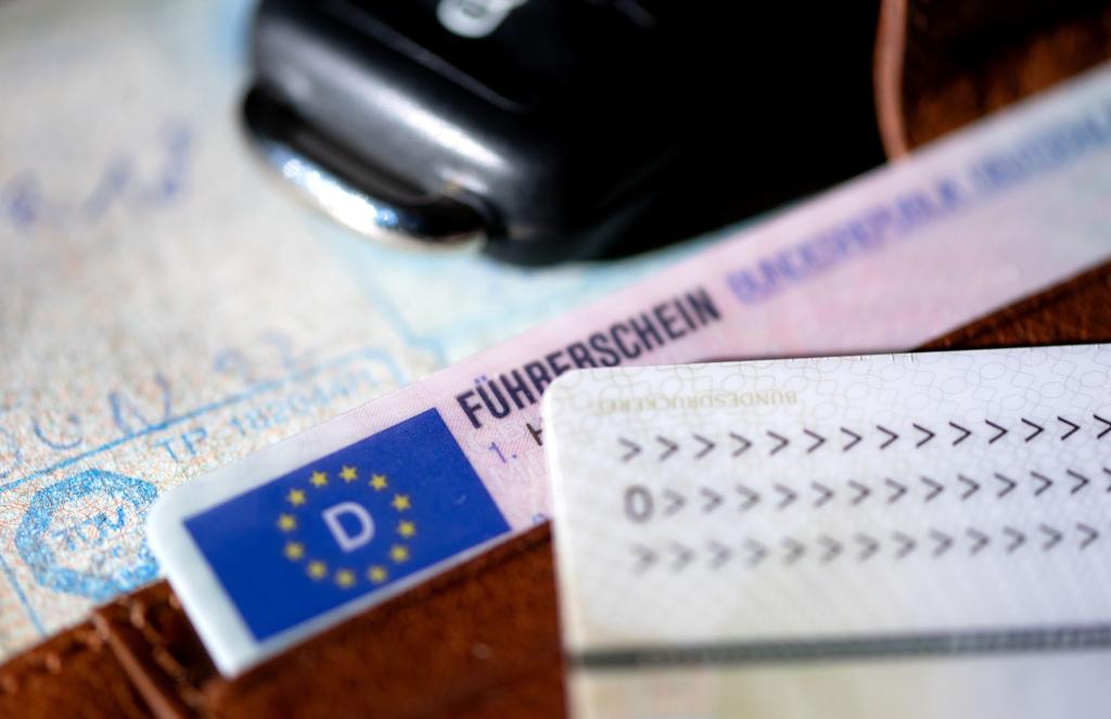 Weißes Pulver auf der Plastikkarte hat einem Autofahrer viel Ärger eingebrockt. (Symbolfoto) - Foto: Sven Hoppe/dpa