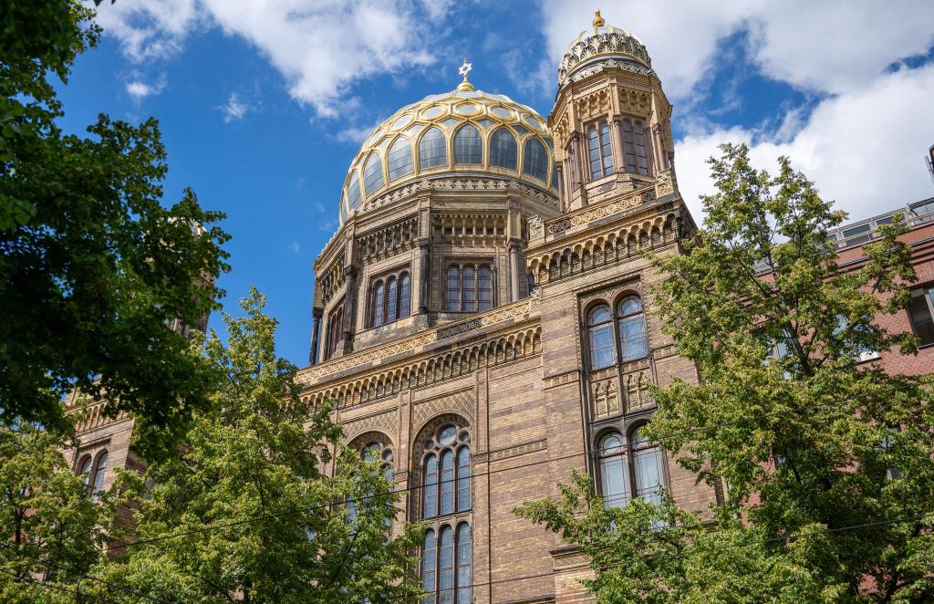An der Synagoge in der Oranienburger Straße gab es einen Polizeieinsatz. (Archivbild) - Foto: Monika Skolimowska/dpa