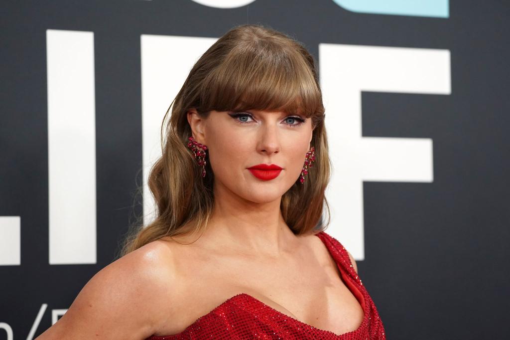 Taylor Swift kündigt im Podcast ihres Freundes Travis Kelce ihr neues Album für Oktober an. (Archivfotos) - Foto: Jordan Strauss/Invision/dpa