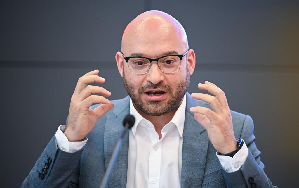 Brandenburgs Innenminister René Wilke (parteilos) ist überzeugt, dass die AfD den demokratischen Staat zerstören will. - Foto: Britta Pedersen/dpa
