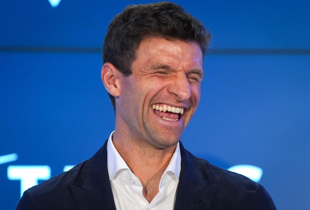 Freut sich auf neue Herausforderungen: Der neue Spieler der Vancouver Whitecaps, Thomas Müller, lacht während einer Pressekonferenz. - Foto: Darryl Dyck/Canadian Press via ZUMA Press/dpa