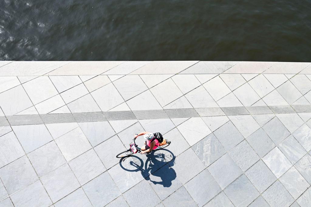 Der Sommer ist derzeit heiß. - Foto: Katharina Kausche/dpa