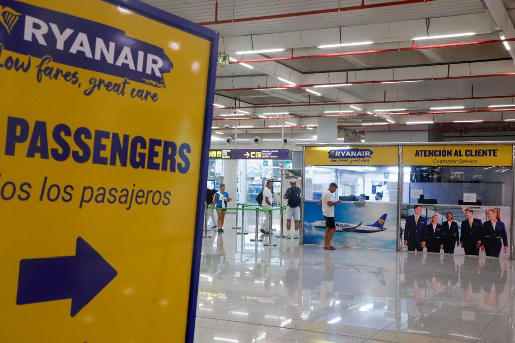 Der Streik des Bodenpersonals für Ryanair in Spanien hatte zunächst kaum Auswirkungen für die Passagiere. Es gab leichte Verspätungen, aber von gestrichenen Flügen wurde nichts bekannt. - Foto: Clara Margais/dpa
