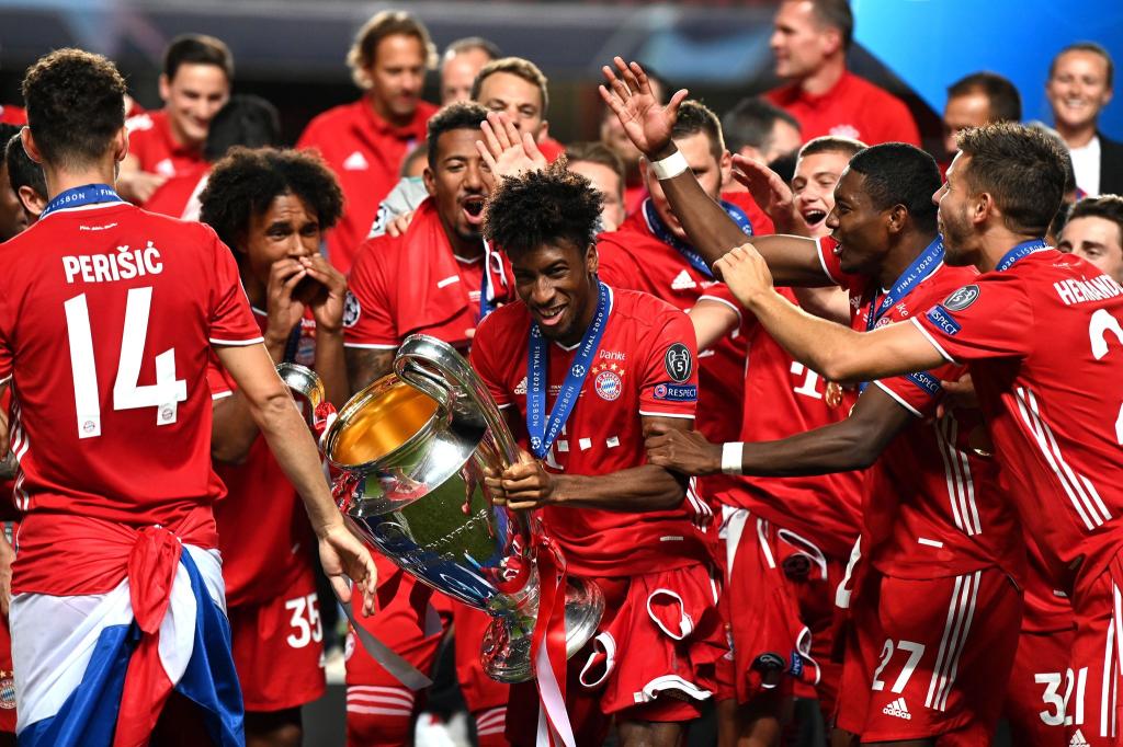 Kingsley Coman mit dem Champions-League-Pokal 2020 in Lissabon. - Foto: Michael Regan/Getty Images via UEFA/dpa