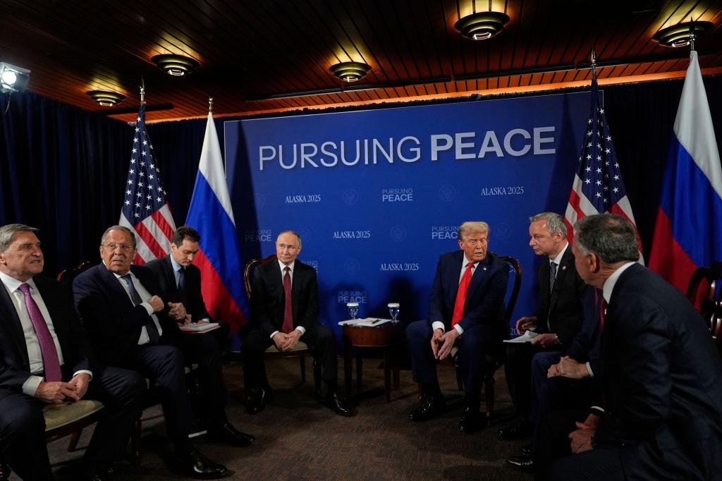 Die Präsidenten sitzen vor Verhandlungsbeginn zusammen - Foto: Julia Demaree Nikhinson/AP/dpa