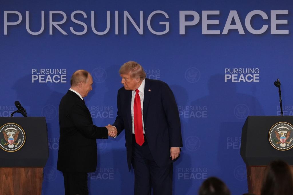 Die russische Führung sieht sich nach dem Gipfel bestätigt, dass Kampfhandlungen und Verhandlungen im Krieg parallel möglich sind. - Foto: Jae C. Hong/AP/dpa
