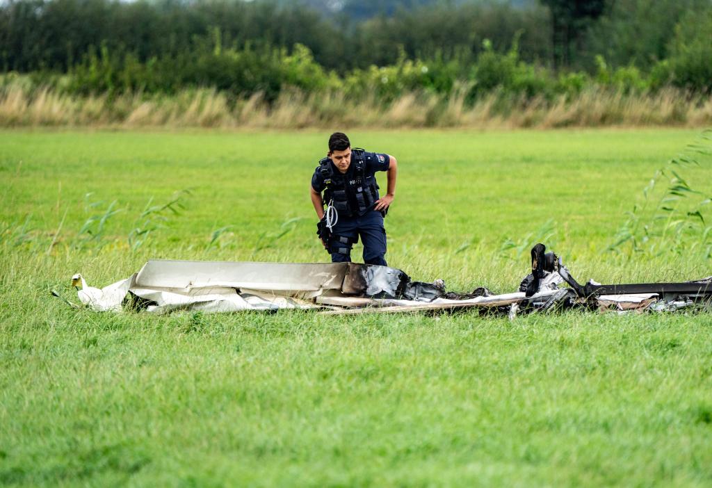 Beim Absturz eines motorisierten Leichtflugzeugs im nordrhein-westfälischen Kranenburg sind am Samstagnachmittag zwei Menschen ums Leben gekommen. - Foto: Arnulf Stoffel/dpa