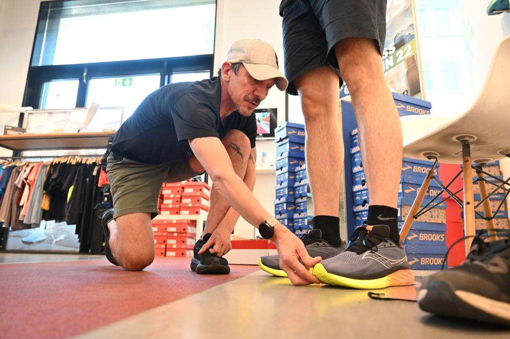 Beratung im Handel - aber später online kaufen? (Symbolbild) - Foto: Uli Deck/dpa