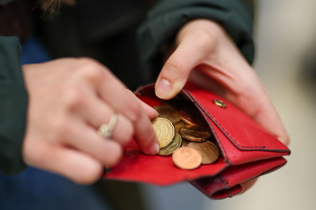 Der deutsche Staat hat im vergangenen Jahr mehr Geld für Sozialhilfe ausgegeben. (Symbolbild) - Foto: Jan Woitas/dpa