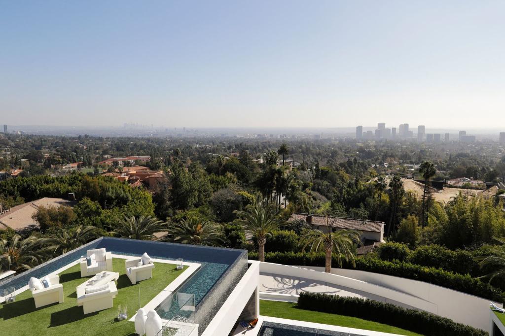 Sondersteuern auf Luxusimmobilien? Die Linke orientiert sich am Vorbild Los Angeles. (Archivbild) - Foto: Jae C. Hong/AP/dpa
