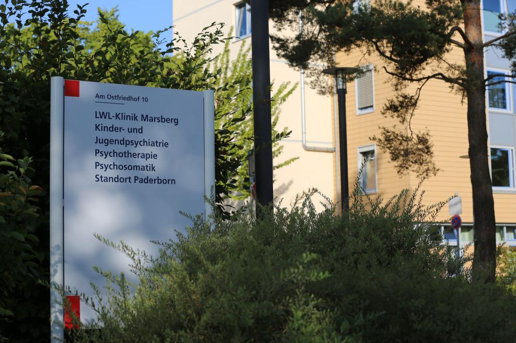 In dieser LWL-Klinik soll eine 13-Jährige eine Betreuerin angegriffen und verletzt haben. (Archivbild) - Foto: Christian Müller/dpa