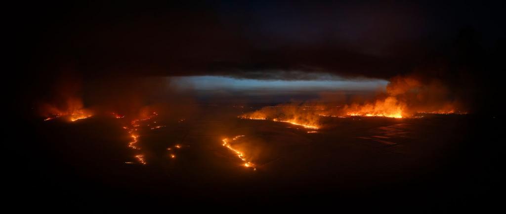 Deutsche Feuerwehrleute aus Nordrhein-Westfalen und Niedersachsen werden voraussichtlich in der Extremadura bei der Waldbrandbekämpfung helfen. - Foto: Carlos Criado/EUROPA PRESS/dpa