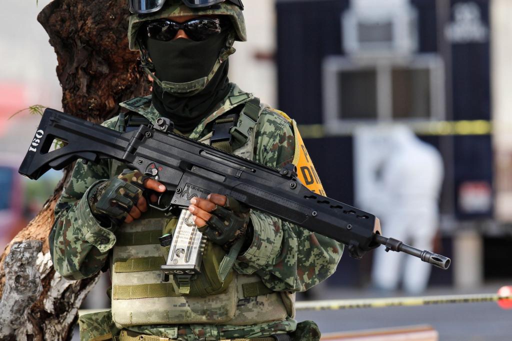 Gewalttätige Banden sind in Mexiko in Drogenkriminalität, Erpressung und Benzindiebstahl verwickelt. Sie kämpfen gegeneinander um Einflusszonen. (Archivbild) - Foto: Mario Armas/AP/dpa