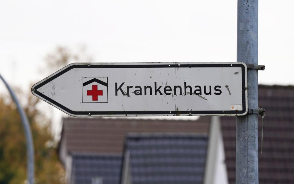 Krankenkassen warnen vor weniger strengen Standards für die Kliniken. (Symbolbild) - Foto: Marcus Brandt/dpa