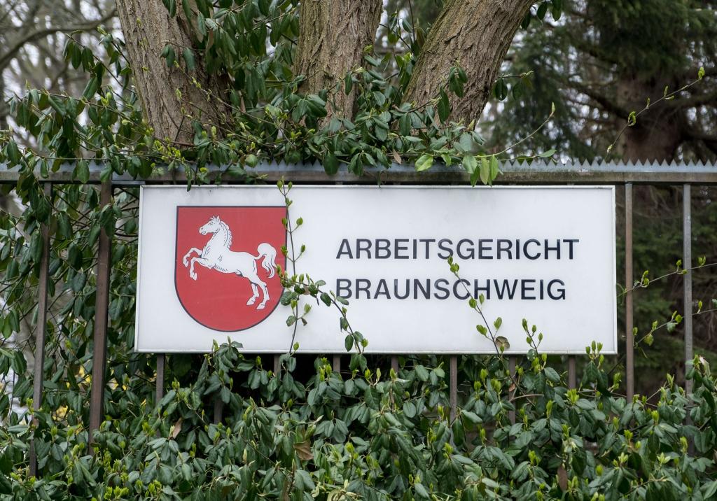Das Arbeitsgericht Braunschweig hat eine Klage der AfD-nahen Arbeitnehmerorganisation Zentrum auf Zugang zum Werk der VW-Tochter Volkswagen Group Services in Isenbüttel abgewiesen. (Symbolbild) - Foto: Peter Steffen/dpa