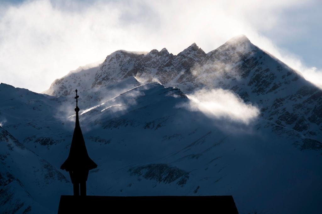 Am Breithorn sind zwei deutsche Bergsteiger in großer Not. (Archivfoto) - Foto: picture alliance / Jean-Christophe Bott/KEYSTONE/dpa