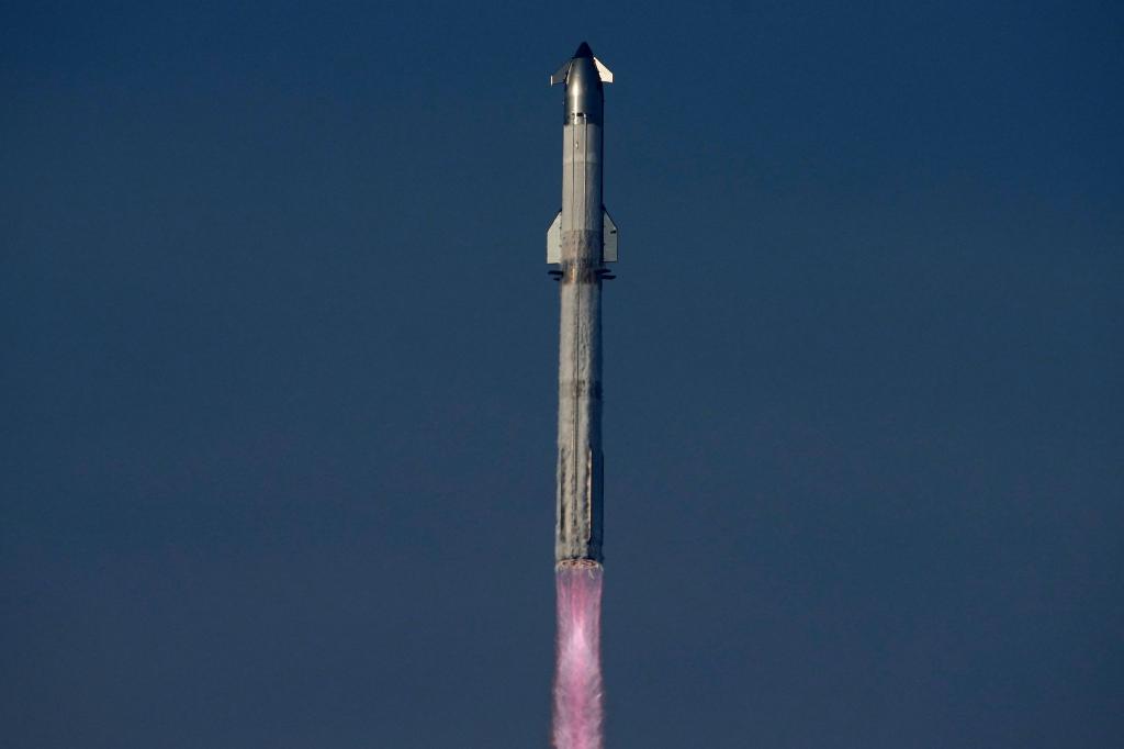 Das Starship von Elon Musk soll bald seinen zehnten Testflug absolvieren. - Foto: Eric Gay/AP/dpa