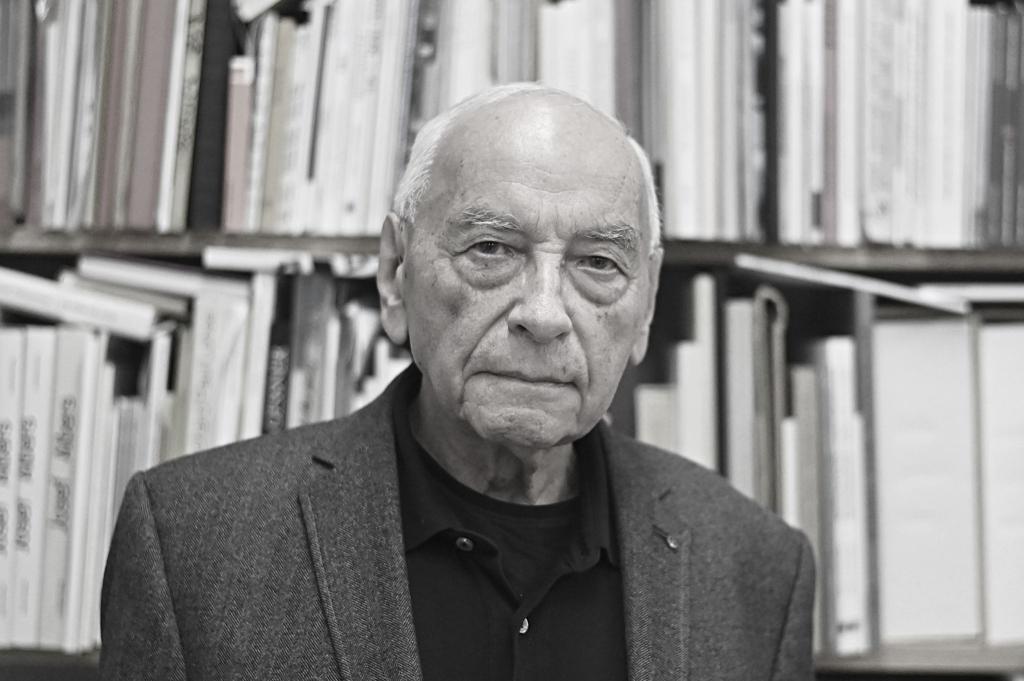 Eugen Gomringer galt als Gründer der «konkreten Poesie». (Archivbild) - Foto: Nicolas Armer/dpa