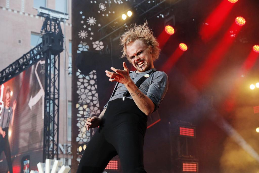 Heimsieg: Erstmals seit 25 Jahren gewinnt ein Finne die Luftgitarren-Weltmeisterschaft. - Foto: Eeva Riihelä/Lehtikuva/dpa