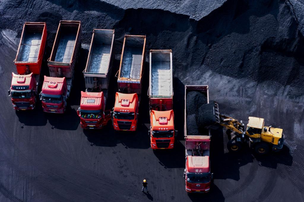 China sieht Kohle als Rückhalt bei Stromengpässen aus erneuerbaren Energien. (Symbolbild) - Foto: Uncredited/CHINATOPIX/AP/dpa