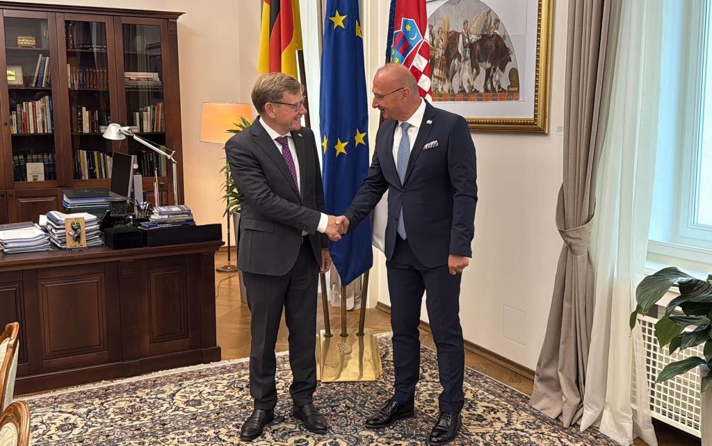 Außenminister Johann Wadephul (CDU) wird von seinem kroatischen Kollegen Gordan Grlic Radman in der Hauptstadt Zagreb zum Antrittsbesuch empfangen. - Foto: Jörg Blank/dpa