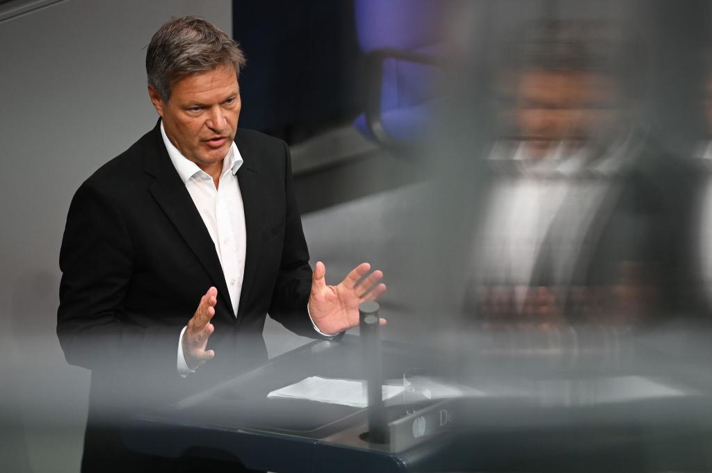 Ex-Vizekanzler Habeck will Abstand vom Politikbetrieb finden. (Archivbild) - Foto: Anna Ross/dpa
