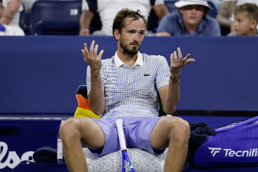 Tennisprofi Medwedew entlud bei den US Open seinen ganzen Frust. - Foto: Adam Hunger/AP/dpa